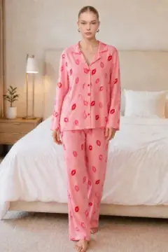 Kadın Dudak Desenli Pembe Pijama Takımı 4677