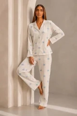 Kadın Önden Düğmeli Uzun Kollu Alt Üst Beyaz Pijama Takımı