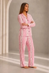 Kadın Önden Düğmeli Uzun Kollu Alt Üst Pembe Pijama Takımı