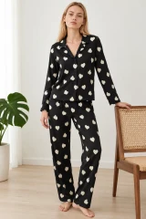 Kadın Kalpli Gömlek Yaka Siyah Pijama Takımı 4824